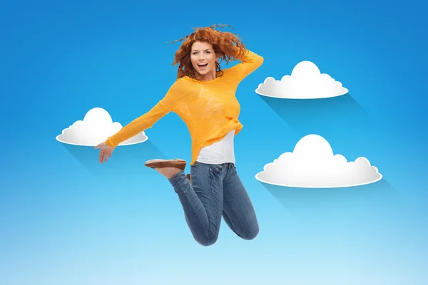 Sonriente joven mujer saltando en el aire —  Fotos de Stock