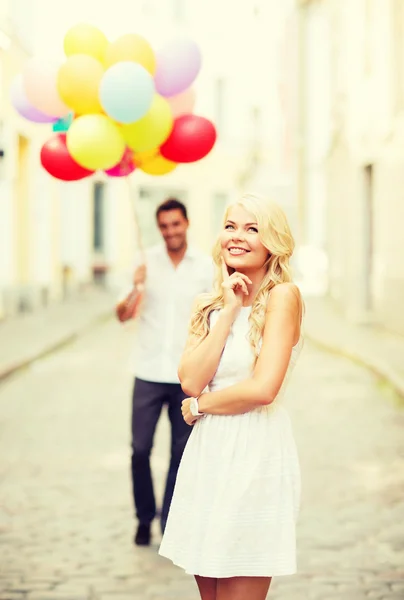 Couple with colorful balloons — Stock Photo, Image