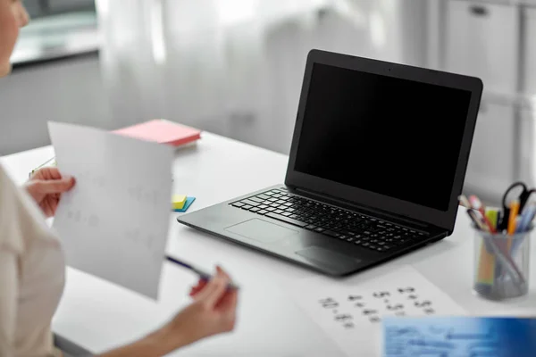 Math teacher having online class at home — Stock Photo, Image