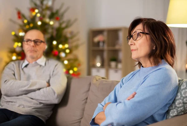 Unhappy senior couple at home on christmas — Stock Photo, Image