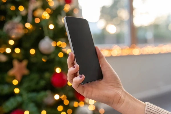 Close up of woman with smartphone on christmas — Stock Photo, Image