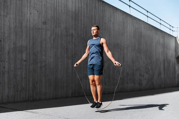 Man exercising with jump-rope outdoors — Stock Photo, Image