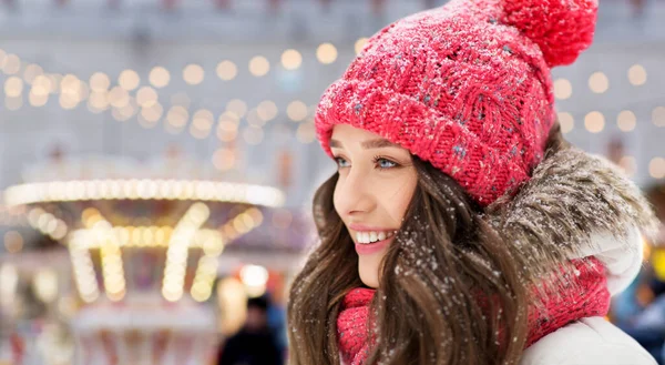 Happy teenage girl in winter over christmas lights — Stock Photo, Image