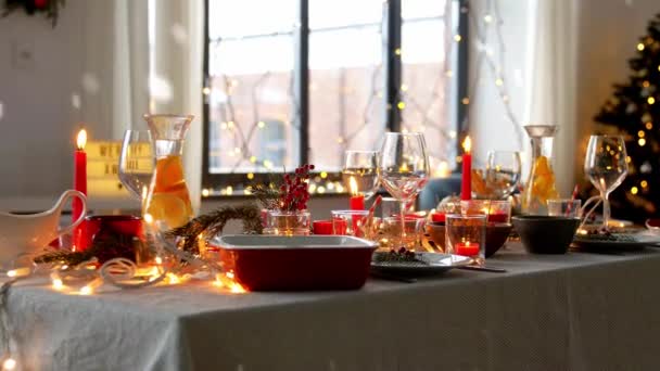 Table de fête de Noël servant à la maison — Video