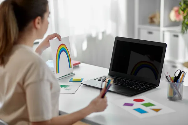 Teacher having online class at home — Stock Photo, Image