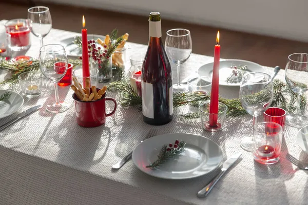 Table de fête de Noël servant à la maison — Photo