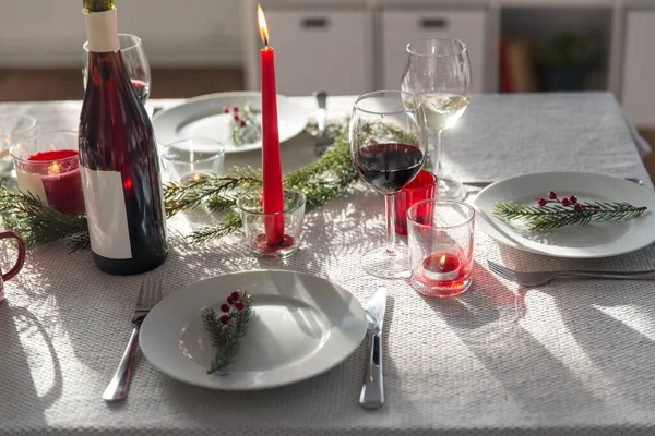 Julbord med middagsbjudning hemma — Stockfoto