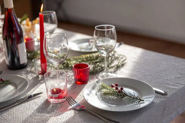 Cena di Natale tavolo del partito che serve a casa — Foto Stock