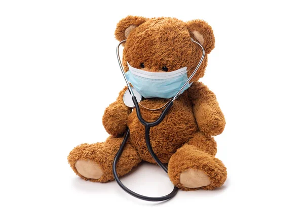 Plyšový medvídek hračka v ochranné lékařské masce — Stock fotografie