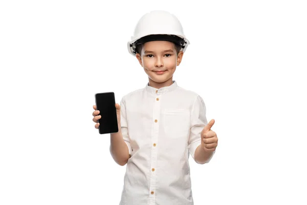 Menino em capacete de construção com smartphone — Fotografia de Stock