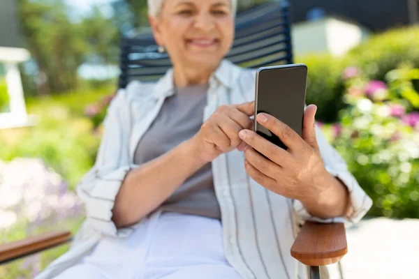 Close up of woman with phone at summer garden — Stock Photo, Image