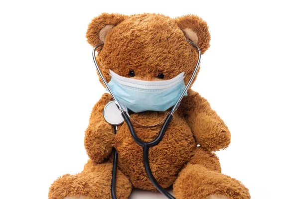 Juguete de oso de peluche en máscara médica protectora —  Fotos de Stock