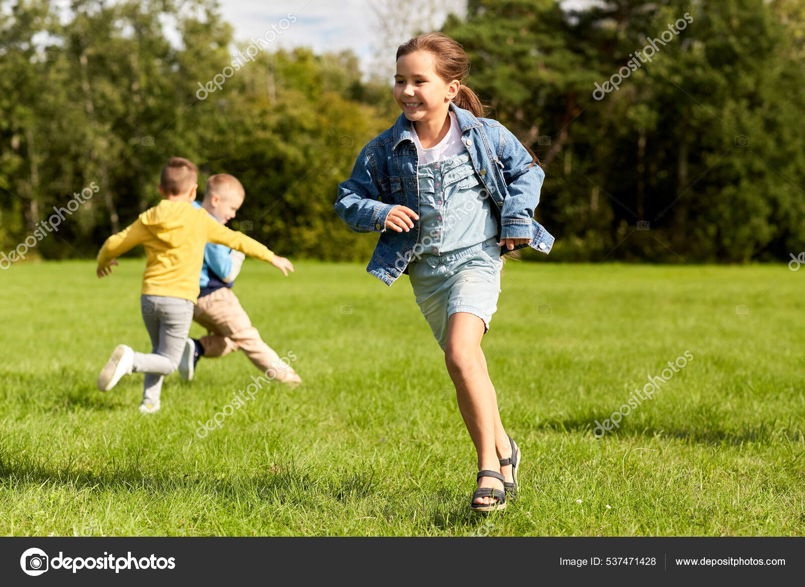 Child Playing Tag Stock Illustrations – 277 Child Playing Tag