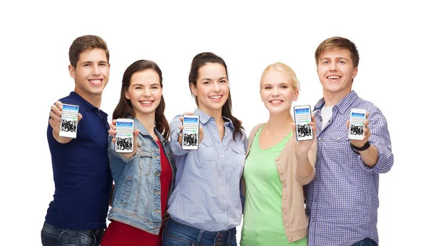 Students with virtual immunity passports on phones — Stockfoto