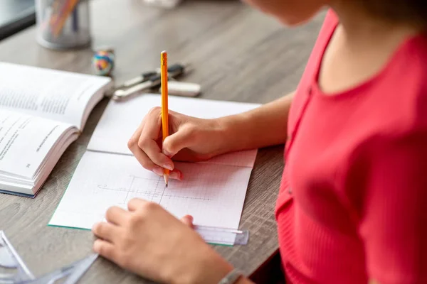 Student with ruler and pencil drawing in notebook — Stock Photo, Image