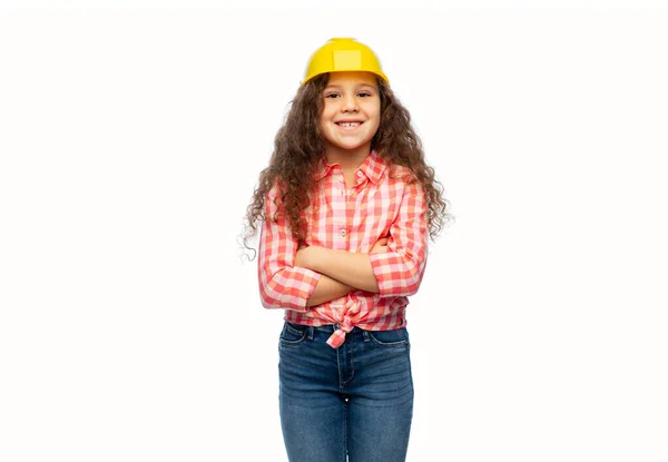 Uśmiechnięta dziewczynka w kasku budowlanym — Zdjęcie stockowe