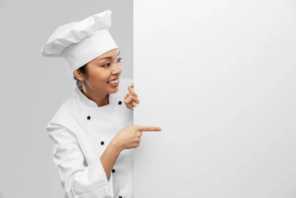 Smiling female chef with white board — Stockfoto