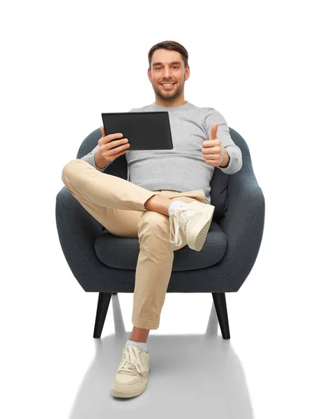 Smiling man with tablet computer showing thumbs up — Stock Photo, Image