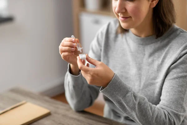 Woman making self testing coronavirus test at home — Stock Photo, Image