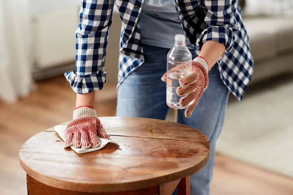 Woman degreasing old table surface with solvent — Stock Photo, Image