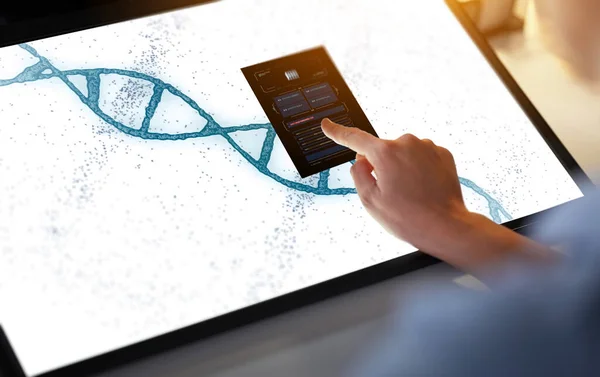 Mão no comprimido de luz led com molécula de dna — Fotografia de Stock