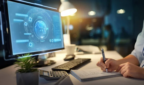 Businesswoman writing to notebook at night office — Stock Photo, Image