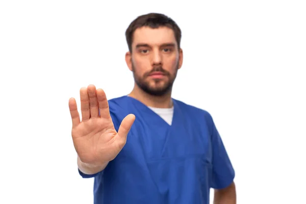 Orvos vagy férfi nővér mutatja stop gesztus — Stock Fotó