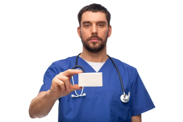 Médico o enfermero con caja de medicamentos — Foto de Stock