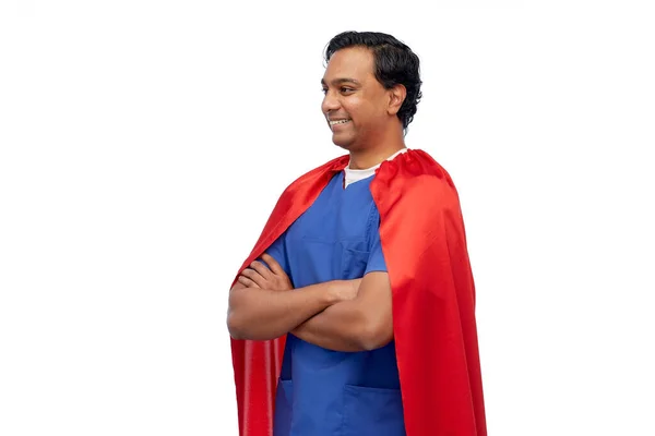 Uśmiechnięty lekarz lub pielęgniarka w pelerynie superbohatera — Zdjęcie stockowe