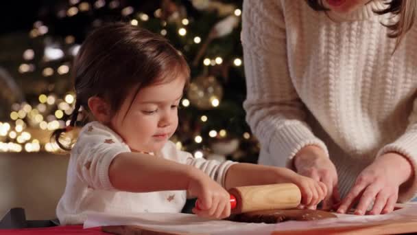 Mother and daughter making gingerbread at home — Stock Video