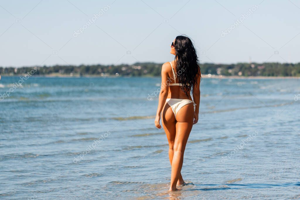 Baño Mujer Personas Con Traje De BaÃ±o Playa Personas En Traje De BaÃ±