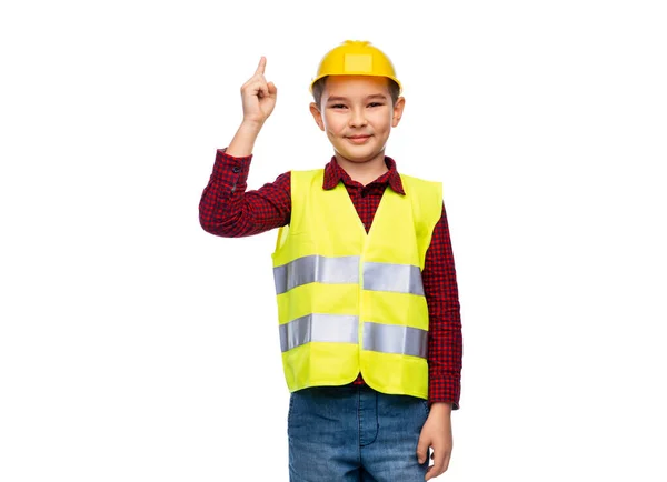 Niño pequeño con casco protector apuntando con el dedo hacia arriba — Foto de Stock