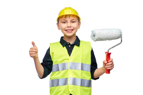 Menino no capacete com rolo de pintura mostrando polegares para cima — Fotografia de Stock