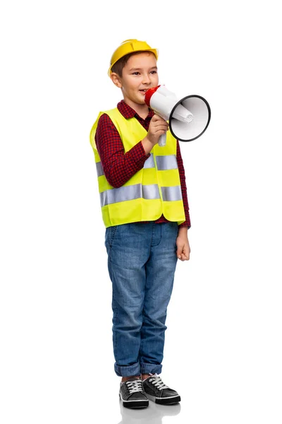 Junge mit Schutzhelm spricht mit Megafon — Stockfoto