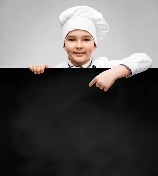 厨师中快乐的小男孩与黑板结伴而行 — 图库照片