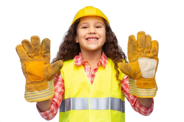 Menina em luvas de proteção e capacete de construção — Fotografia de Stock