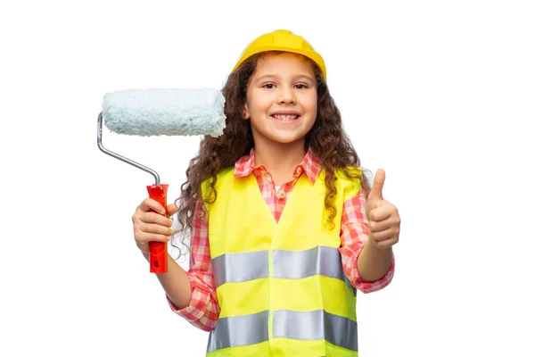 Dziewczyna w kasku z rolki farby pokazujące kciuki w górę — Zdjęcie stockowe