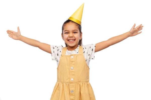 Sorridente bambina in cappello festa di compleanno — Foto Stock