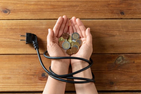 Close up of hands tied with plug holding coins — Stock Photo, Image