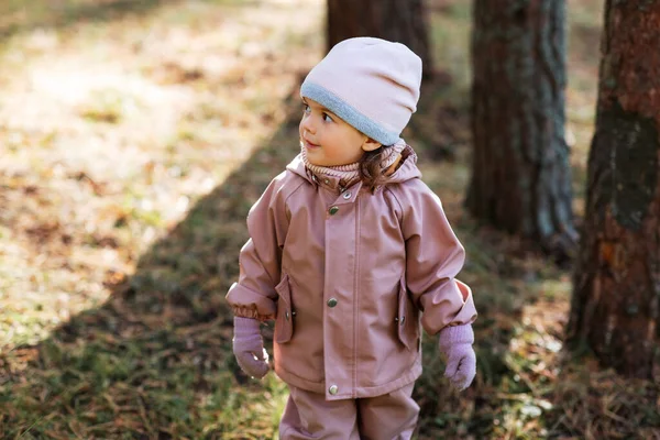 Happy little baby girl walking in autumn park — Photo