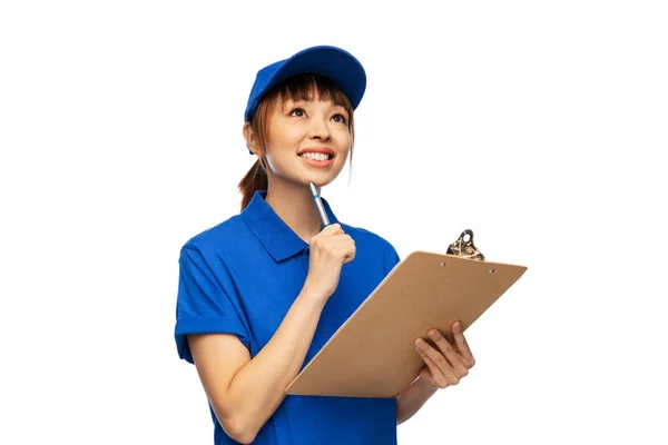 Mujer feliz parto con portapapeles y pluma —  Fotos de Stock