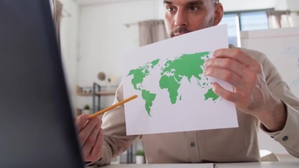 Teacher with world map having online class at home — Stock Video