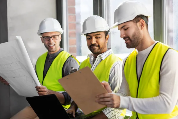 Male architects in helmets working at office — Stock Photo, Image