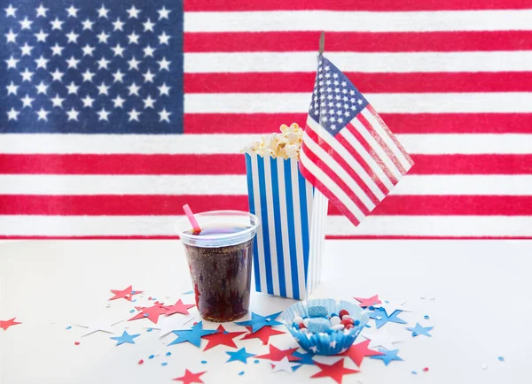 Jedzenie i picie na amerykańskiej imprezie Dnia Niepodległości — Zdjęcie stockowe