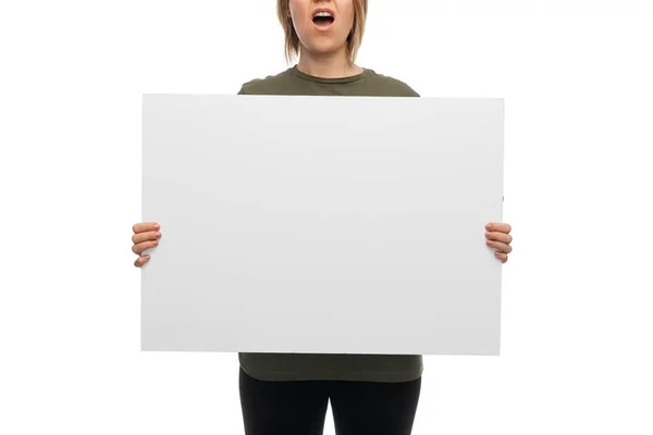 Mujer con cartel protestando en manifestación — Foto de Stock