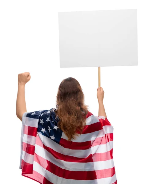 Amerika bayrağı taşıyan kadın gösteri yapıyor. — Stok fotoğraf