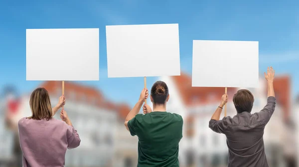 Koncepcja Praw Człowieka Osoby Plakatami Protestujące Przeciwko Demonstracji Pokazujące Gest — Zdjęcie stockowe