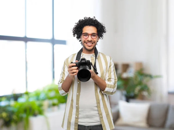 Fotografia Profissão Pessoas Conceito Feliz Sorrindo Homem Fotógrafo Óculos Com — Fotografia de Stock
