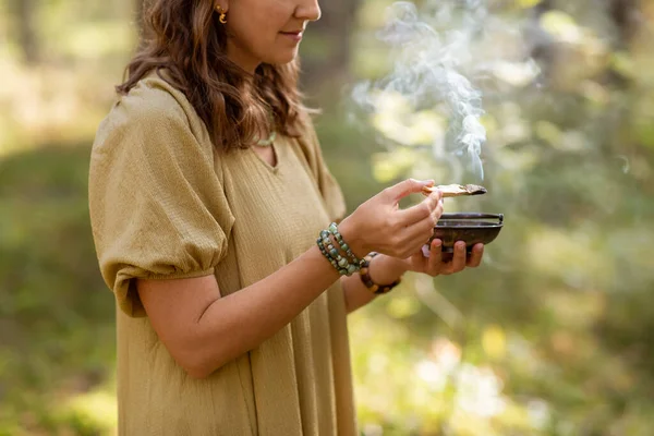 Occulte Wetenschap Bovennatuurlijk Concept Close Van Vrouw Heks Met Rokende — Stockfoto