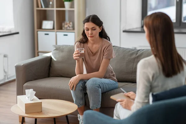 Psicología Salud Mental Concepto Personas Triste Paciente Joven Con Vaso — Foto de Stock